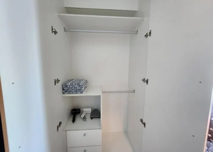 Bgc Spacious 1br Uptown Parksuites With Balcony View 300 Mbps Wifi Apartment Manila