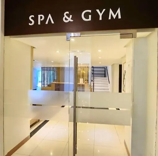 Bgc Spacious 1br Uptown Parksuites With Balcony View 300 Mbps Wifi Apartment Manila