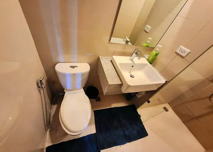 Bgc Spacious 1br Uptown Parksuites With Balcony View 300 Mbps Wifi Manila