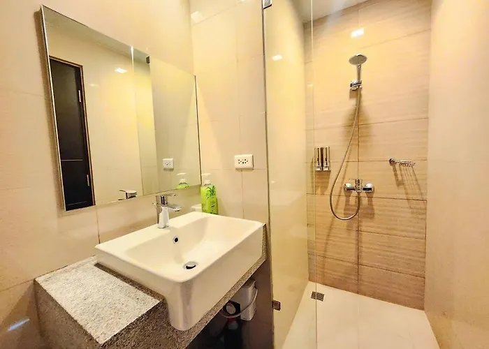 Bgc Spacious 1br Uptown Parksuites With Balcony View 300 Mbps Wifi *