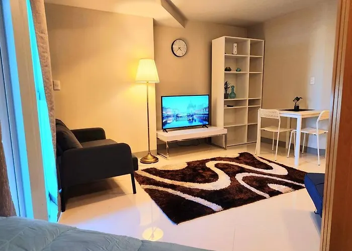 Bgc Spacious 1br Uptown Parksuites With Balcony View 300 Mbps Wifi Apartment Manila