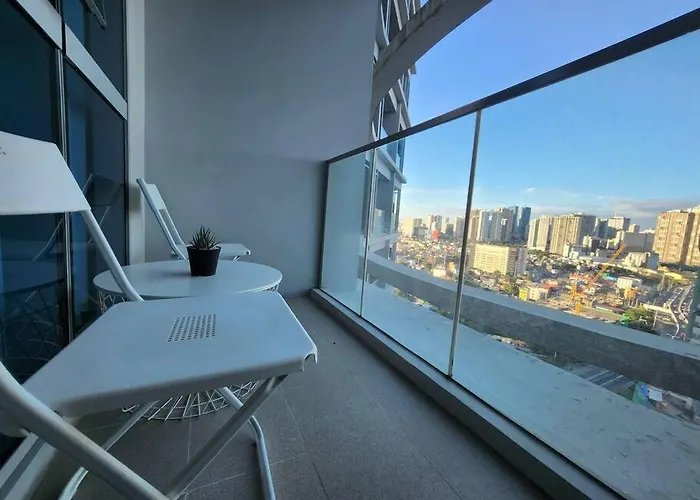 Apartment Bgc Spacious 1br Uptown Parksuites With Balcony View 300 Mbps Wifi *