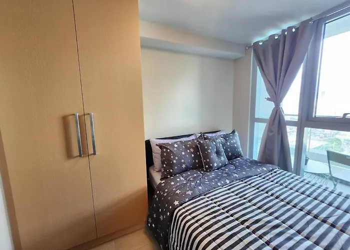 Bgc Spacious 1br Uptown Parksuites With Balcony View 300 Mbps Wifi *