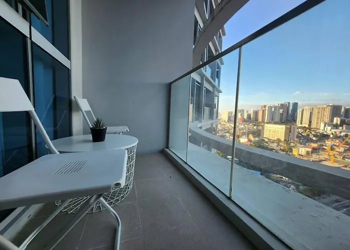 Apartment Bgc Spacious 1br Uptown Parksuites With Balcony View 300 Mbps Wifi